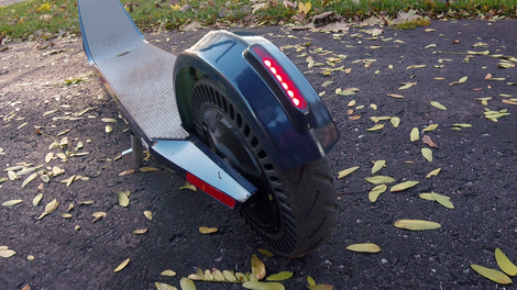 Red LED taillights improve your visibility at night, and flash whenever you apply the brakes.